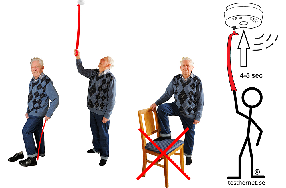 Bildserie om fyra bilder som visar hur en äldre man använder testhornet för att kontrollera brandvarnaren.